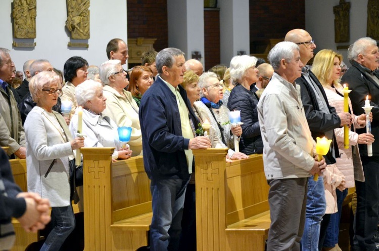 Wigilia Paschalna z bp. Adamem w parafii pw. NMP Królowej Polski w Świdnicy