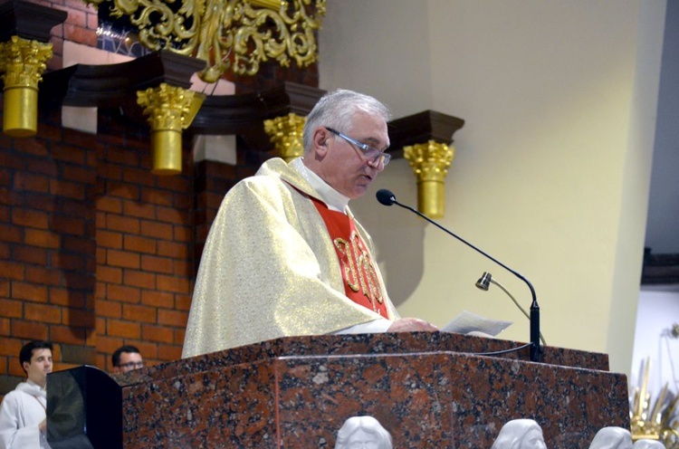 Wigilia Paschalna z bp. Adamem w parafii pw. NMP Królowej Polski w Świdnicy