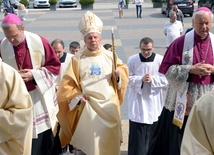 Od lewej biskupi: Piotr Turzyński, Henryk Tomasik, Adam Odzimek.