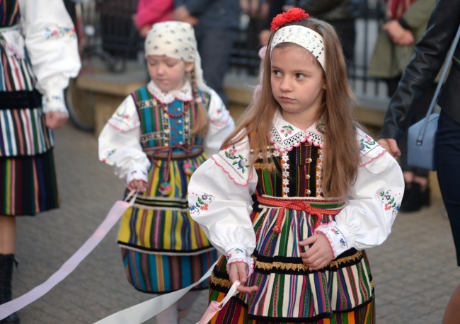 Procesja rezurekcyjna w Opocznie