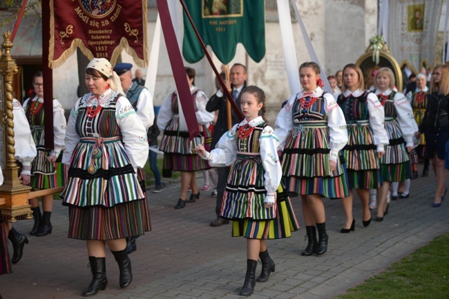 Procesja rezurekcyjna w Opocznie