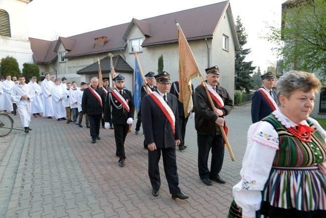 Procesja rezurekcyjna w Opocznie