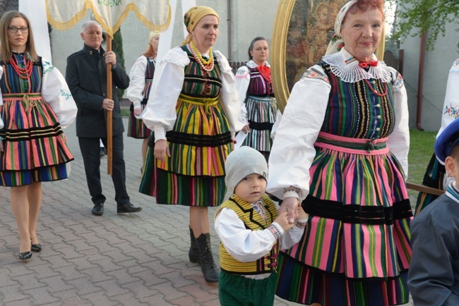 Procesja rezurekcyjna w Opocznie