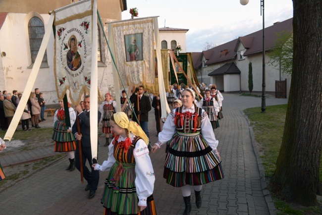 Procesja rezurekcyjna w Opocznie