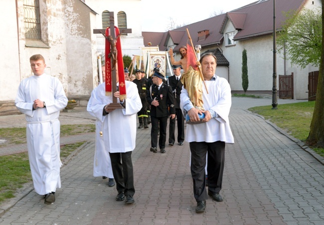 Procesja rezurekcyjna w Opocznie