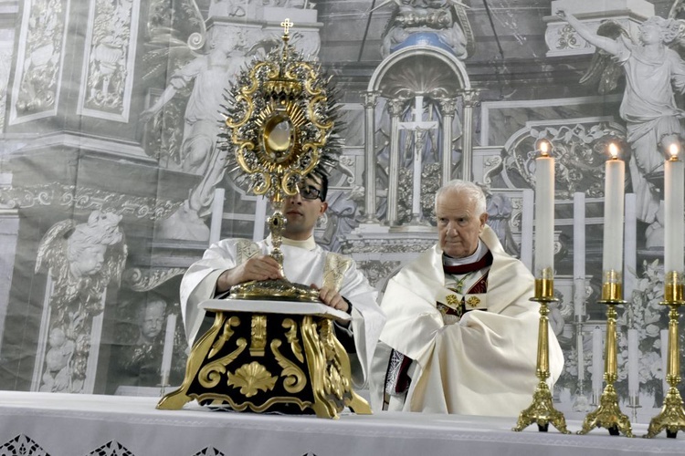 Msza rezurekcyjna w świdnickiej katedrze