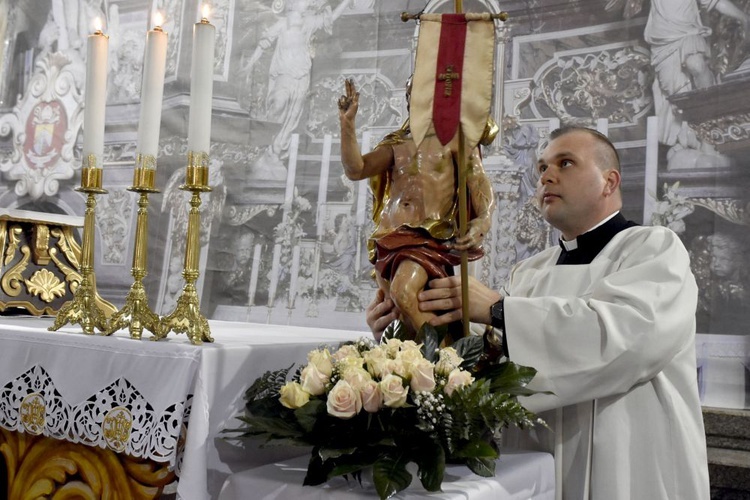 Msza rezurekcyjna w świdnickiej katedrze