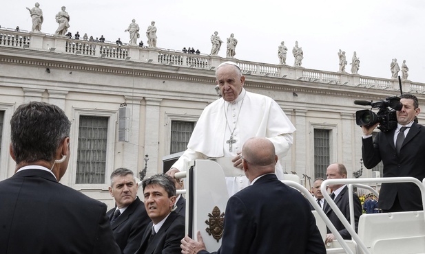 Franciszek modlił się za ofiary ataków na Sri Lance 