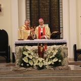 Abp Wiktor Skworc w katowickim Karmelu