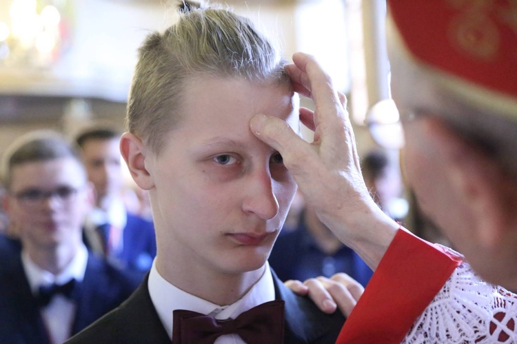 Bierzmowanie w Rożnowie