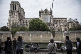 Paryż. Rektor bazyliki Notre Dame złoży skargę w związku z pożarem
