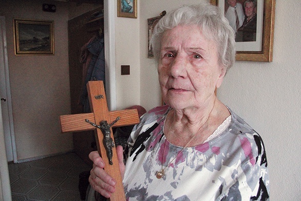  Krzyż z gabinetu ojca towarzyszył Irenie Wróbel w czasie całej syberyjskiej tułaczki.