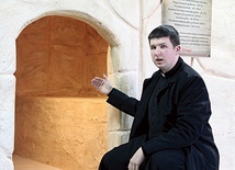Ks. Witold Tadeusiak, pomysłodawca i organizator wystawy.