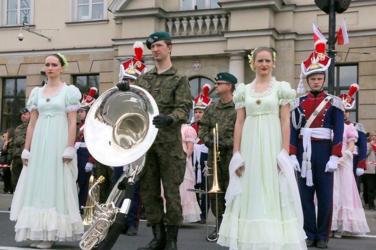 Majówka na placu Litewskim to zawsze szereg atrakcji.