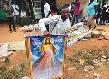 Kult Bożego Miłosierdzia szybko rozprzestrzenia się na Czarnym Lądzie. To zdjęcie nasz fotoreporter zrobił ostatnio w Ugandzie.