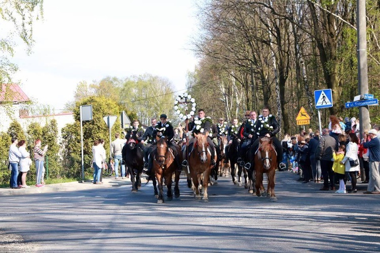 Procesja konna w Ostropie [ZDJĘCIA]