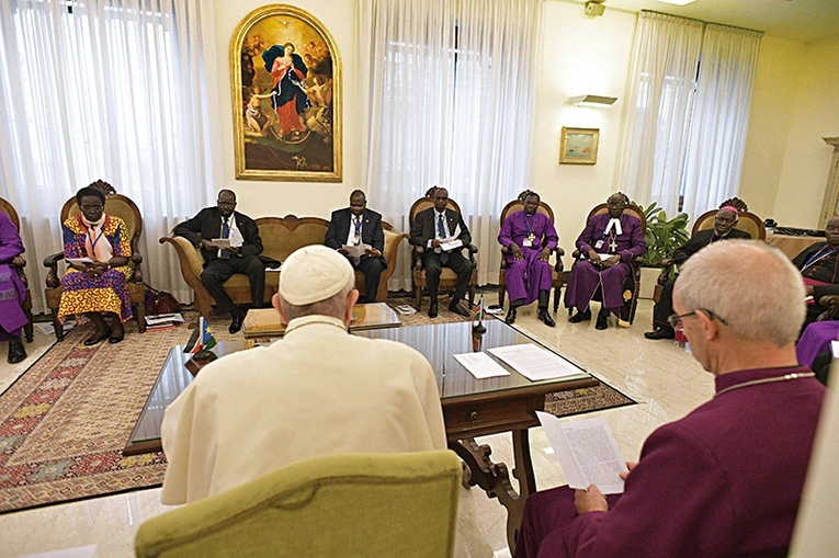 Dotychczasowi wrogowie: prezydent Sudanu Południowego – katolik z plemienia Dinka oraz były wiceprezydent – członek plemienia Nuer, protestant, zostali zaproszeni do Rzymu, gdzie spotkali się z papieżem.