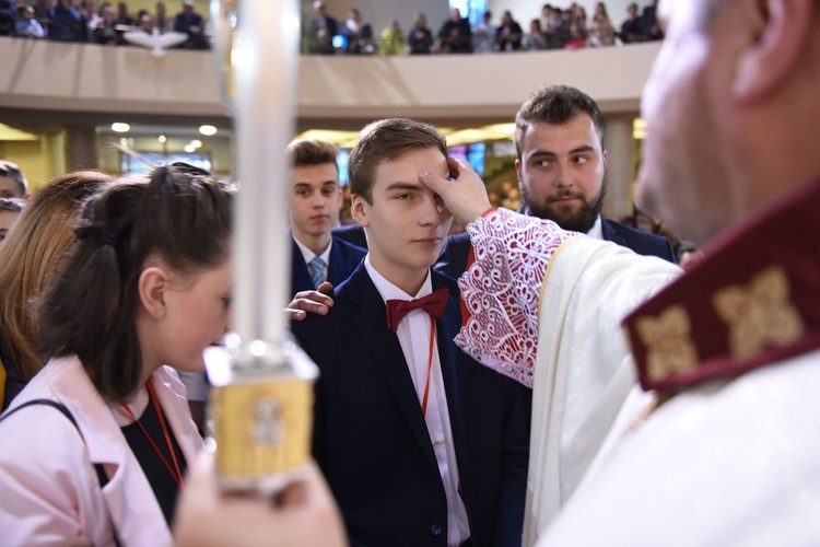 Bierzmowanie w Pustkowie Osiedlu