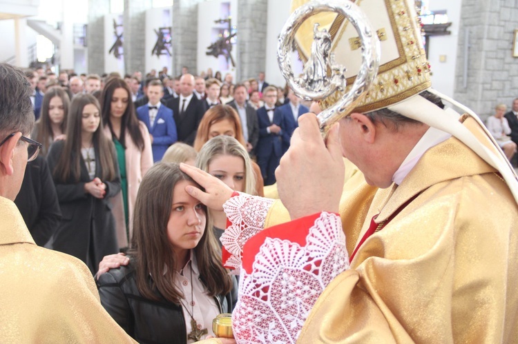 Bierzmowanie w Męcinie