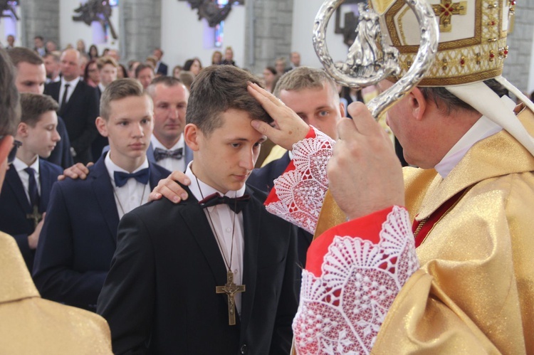 Bierzmowanie w Męcinie