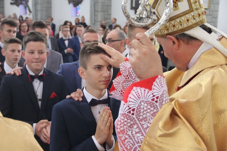 Bierzmowanie w Męcinie