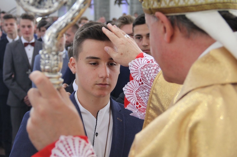 Bierzmowanie w Męcinie