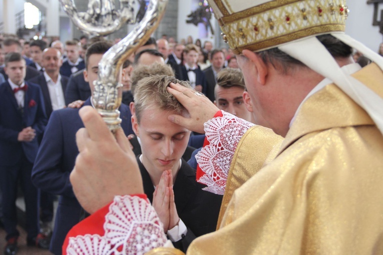 Bierzmowanie w Męcinie