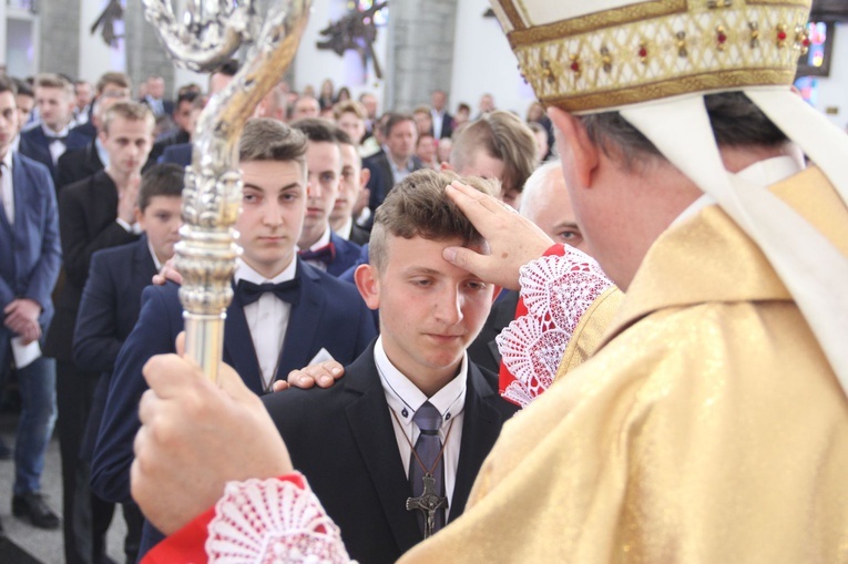 Bierzmowanie w Męcinie