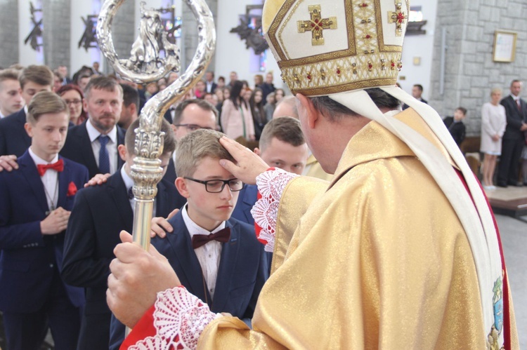 Bierzmowanie w Męcinie