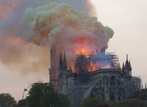 Jakie dobro Bóg może wyprowadzić ze spalonej paryskiej katedry?
