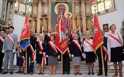 Pozbawieni byli nawet rozpaczy, bo zamarzały im twarze