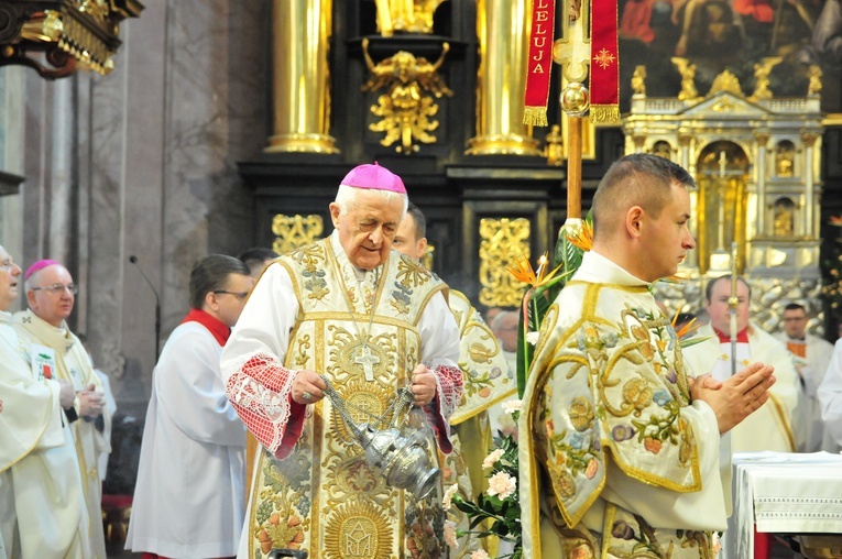 Diamentowy jubileusz święceń kapłańskich bp. Ryszarda Karpińskiego