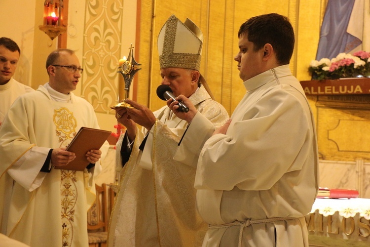 Wręczenie relikwii św. Jana Pawła II harcerzom Chorągwi Dolnośląskiej ZHR