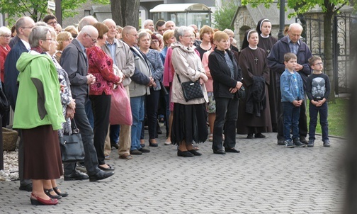 Szli za płonącym Paschałem