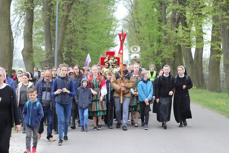 Pielgrzymka z Roszkowej Woli do Żdżar