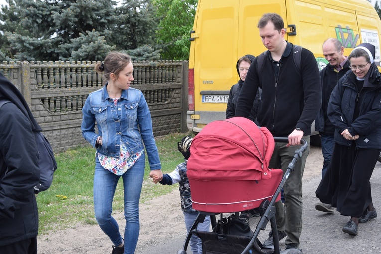 Pielgrzymka z Roszkowej Woli do Żdżar