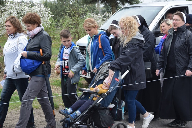 Pielgrzymka z Roszkowej Woli do Żdżar