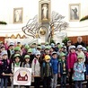 W bazylice Bożego Miłosierdzia maluchy wysłuchały katechezy i odmówiły Koronkę do Miłosierdzia Bożego. Na zdjęciu dzieci z przedszkola w Mokrzyskach.
