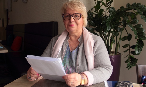 Pani Danuta, położna z 40-letnim stażem, zachęca, by włączyć się w inicjatywę.