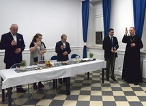 ▲	Spotkanie zakończyły wspólna modlitwa i błogosławieństwo bp. Piotra Turzyńskiego.