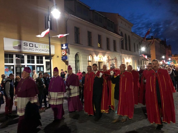 Bp Ignacy Dec doceniony na uroczystościach odpustowych w Gnieźnie