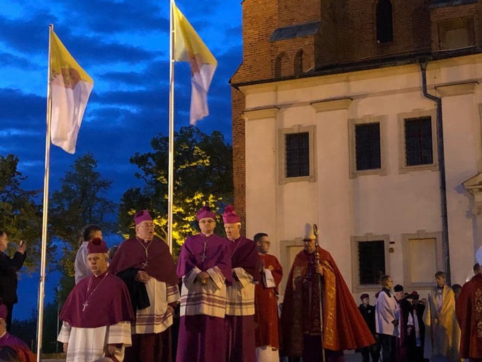 Bp Ignacy Dec doceniony na uroczystościach odpustowych w Gnieźnie