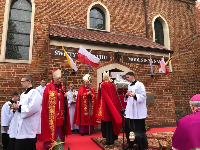 Bp Ignacy Dec doceniony na uroczystościach odpustowych w Gnieźnie