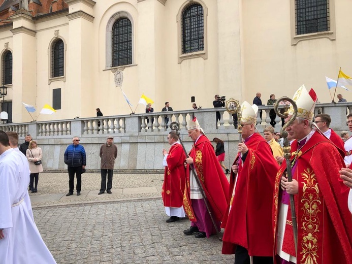 Bp Ignacy Dec doceniony na uroczystościach odpustowych w Gnieźnie