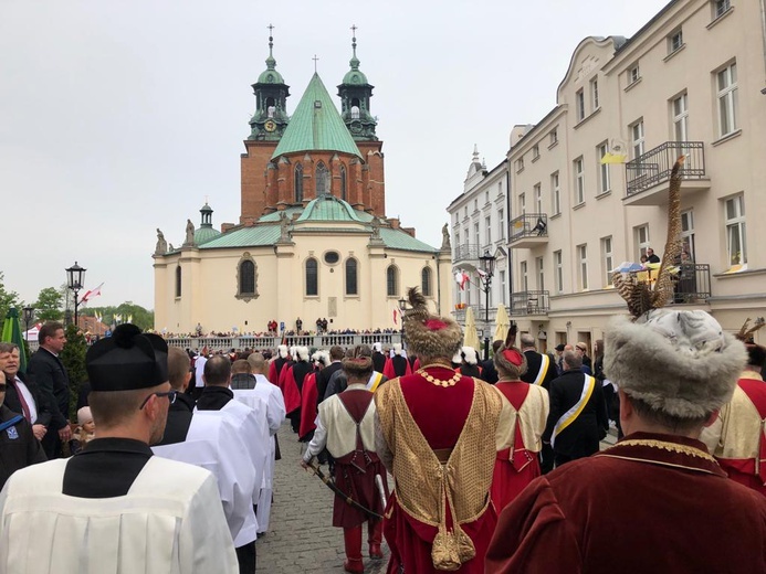 Bp Ignacy Dec doceniony na uroczystościach odpustowych w Gnieźnie