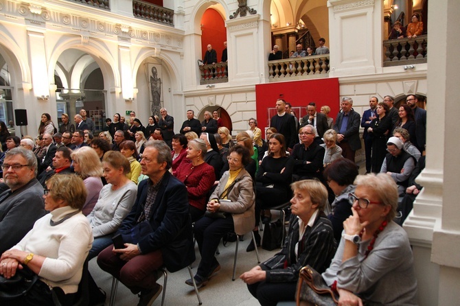 Ołtarz bp. Jerina gotowy