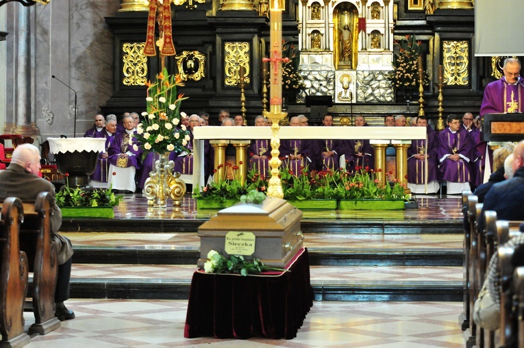 Lublin. W archikatedrze odbył się pogrzeb śp. księdza prałata Stanisława Sieczki