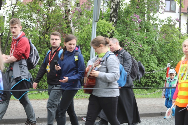 7. pielgrzymka z Hałcnowa wyrusza do Łagiewnik, cz. 1 - 2019