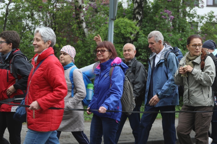 7. pielgrzymka z Hałcnowa wyrusza do Łagiewnik, cz. 1 - 2019