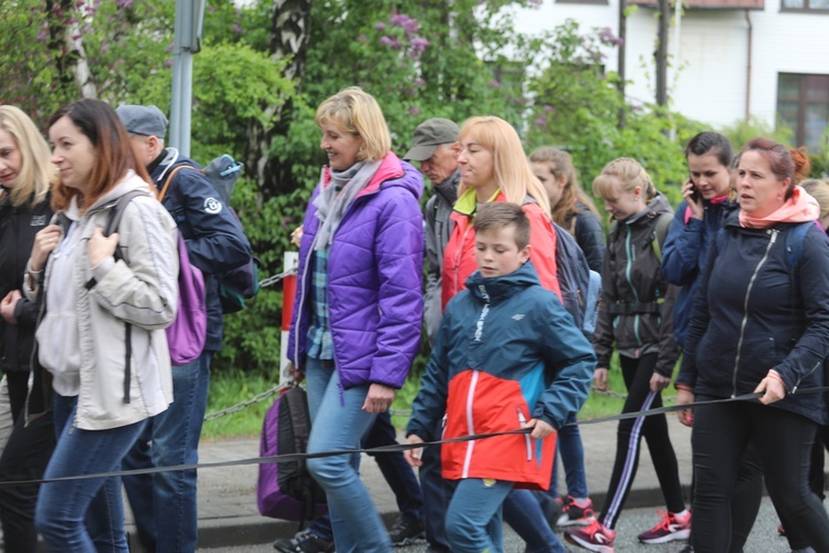 7. pielgrzymka z Hałcnowa wyrusza do Łagiewnik, cz. 1 - 2019